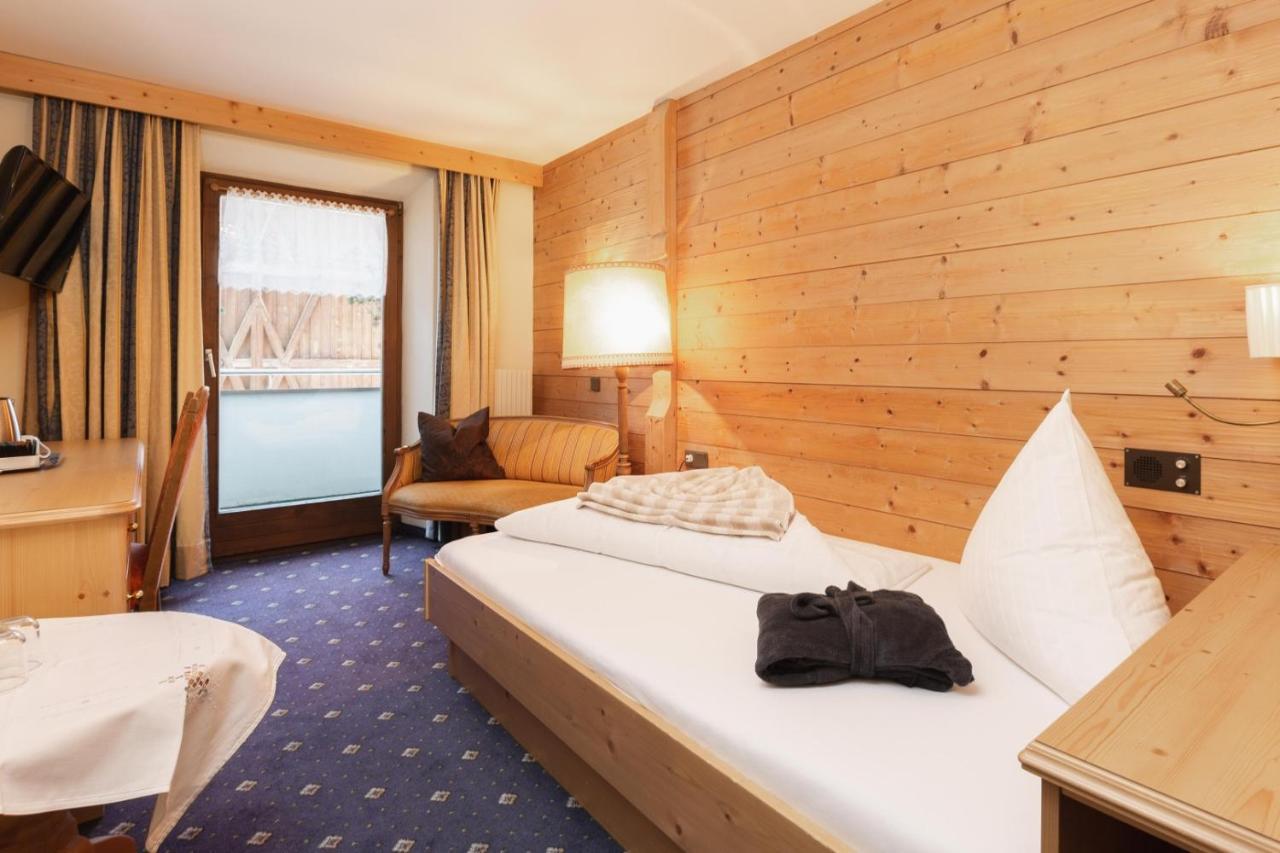 Familienhotel Adler Serfaus Kamer foto