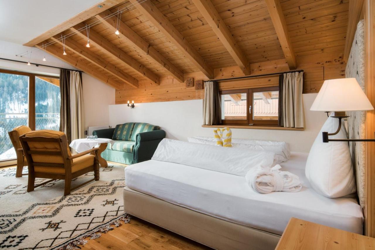 Familienhotel Adler Serfaus Kamer foto